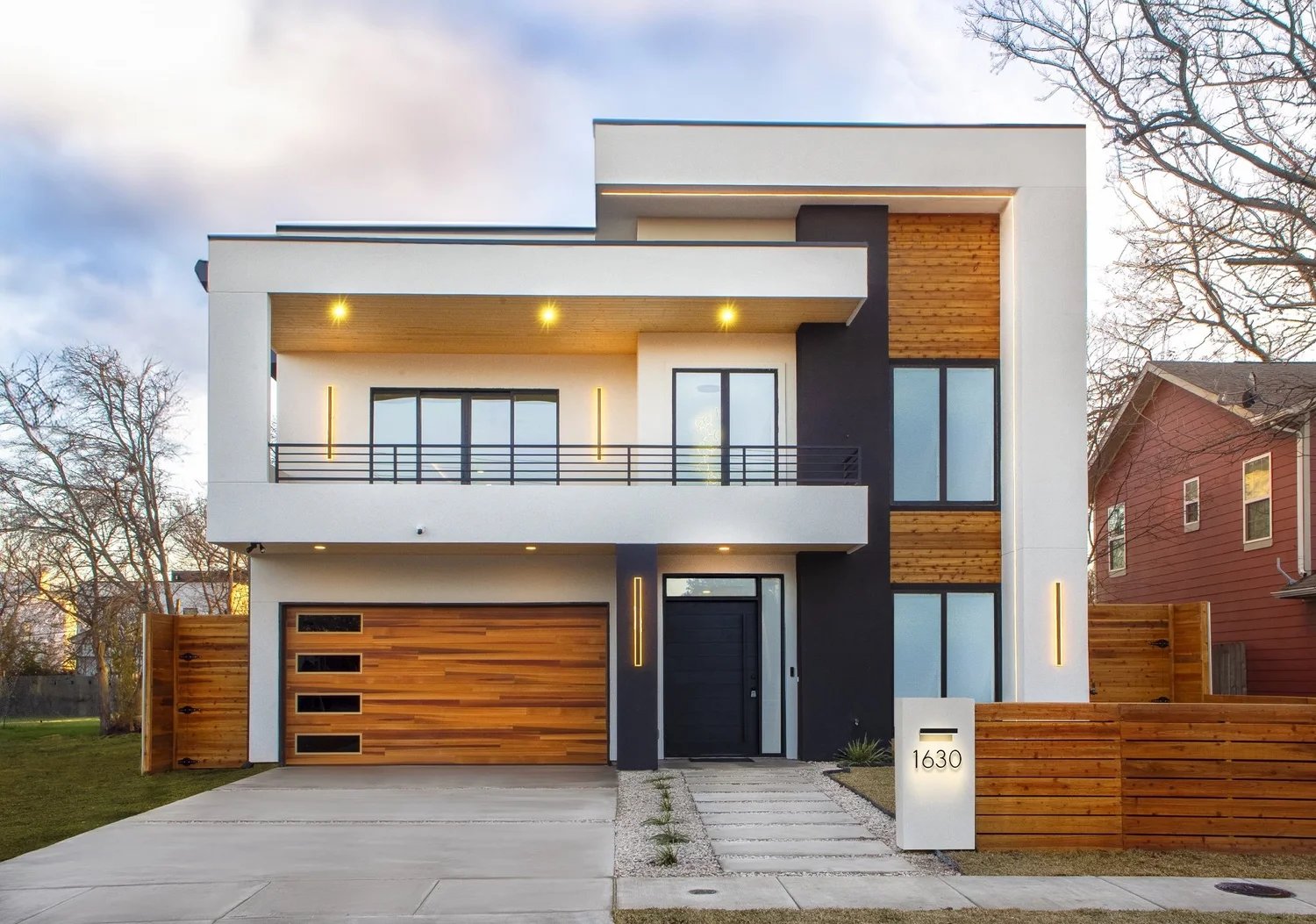 A modern new construction home exterior in Dallas