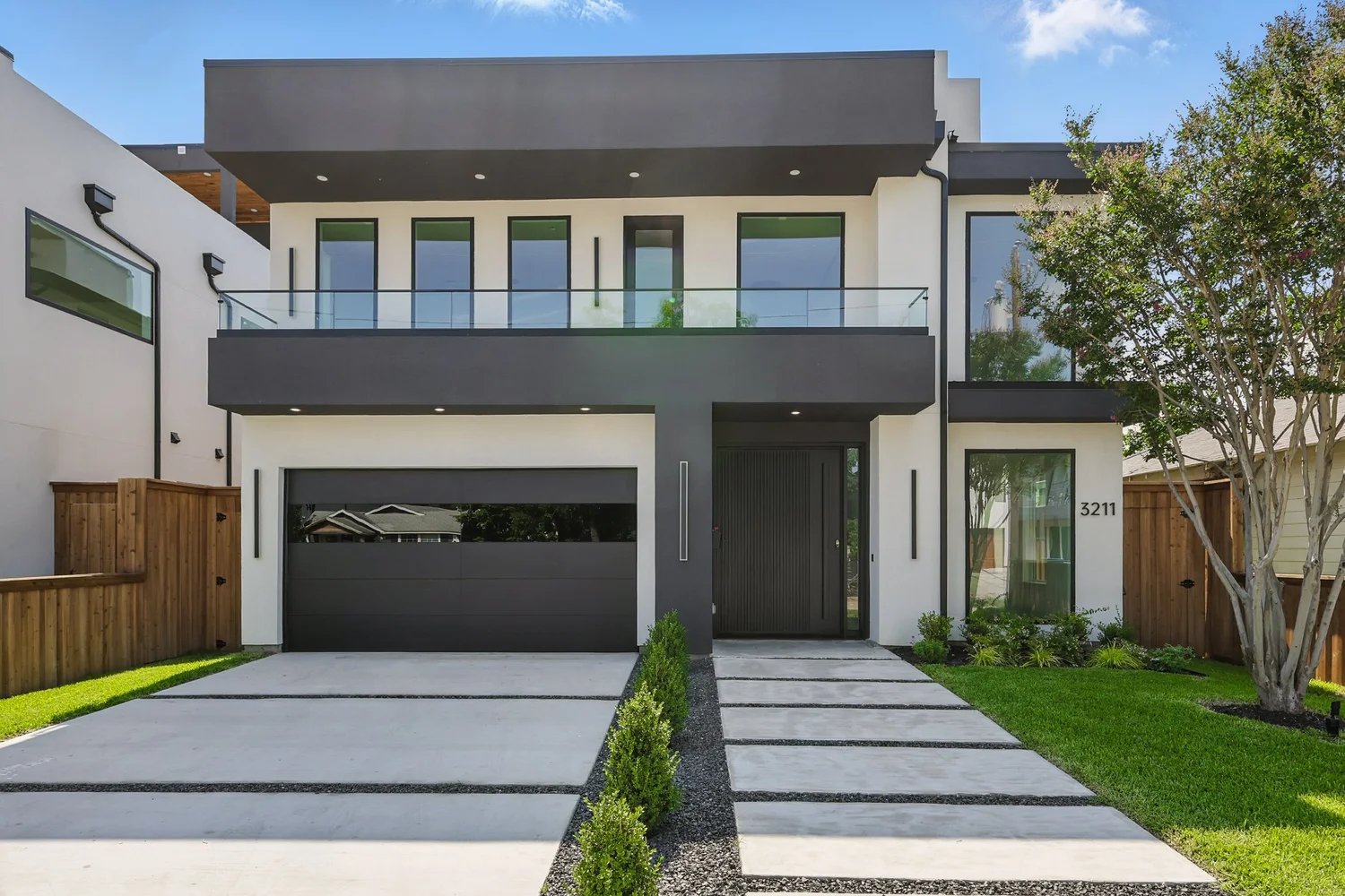 A modern new construction home in Dallas by Luxe Homes Dallas